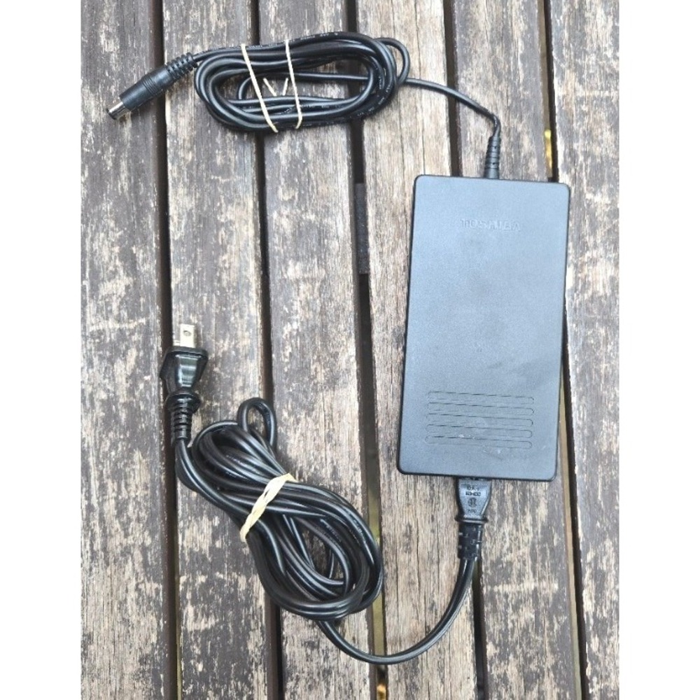 Vintage Toshiba PA2444U 60W 15V AC Power Adapter Laptop Charger